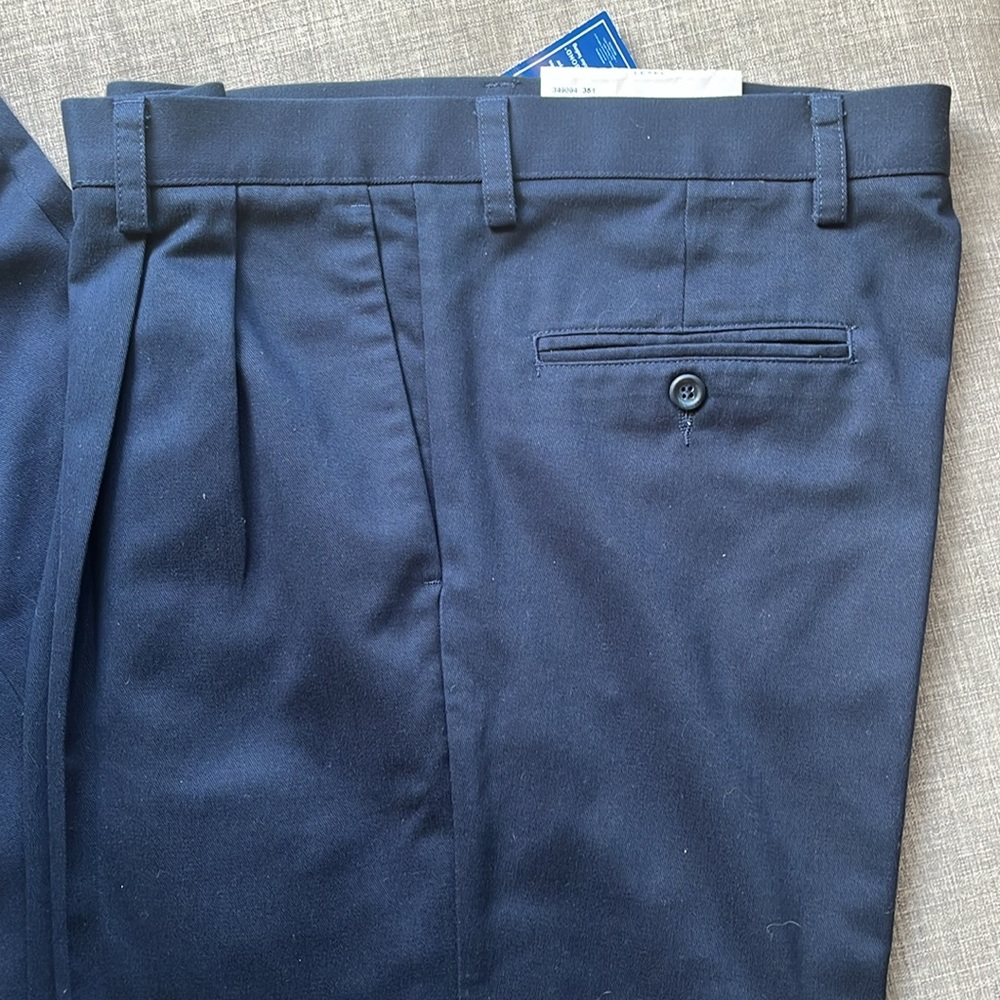 Dockers Original Khaki Pleated Pants Navy Blue 34x31 NWT - Picture 2 of 10